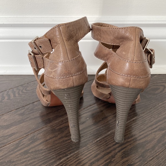 BCBG Generation Caged charcoal/tan sandals - Picture 3 of 7